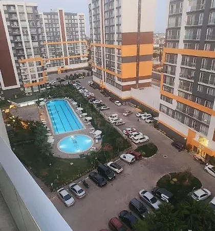 Luxury Pool شقة *